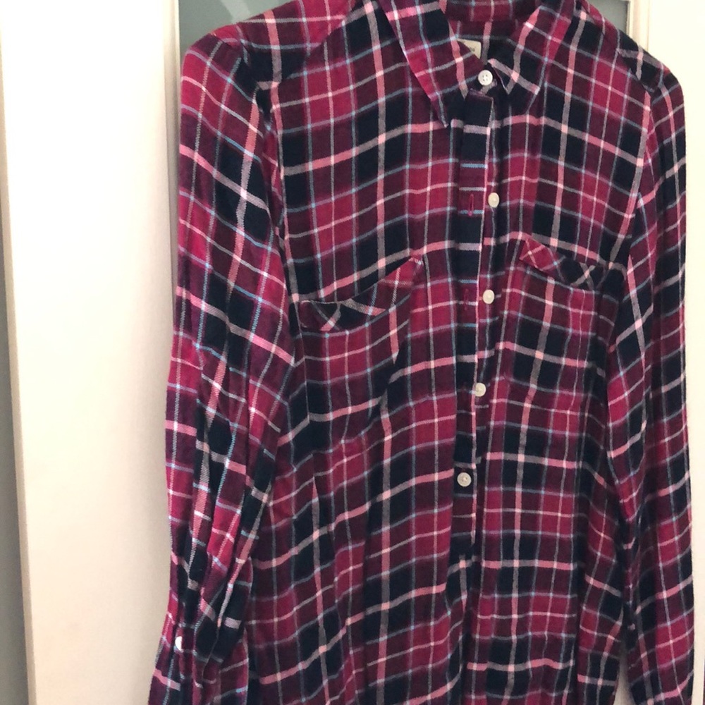 Long sleeve shirt. 100% rayon Lucky brand